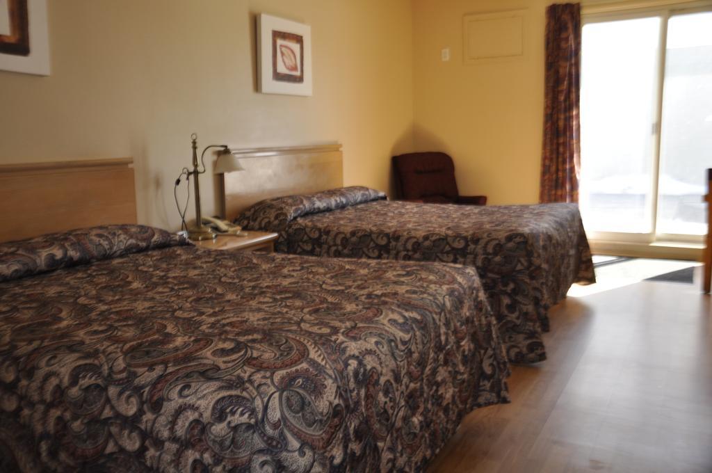 Motel Les Pignons Verts Buckingham Room photo