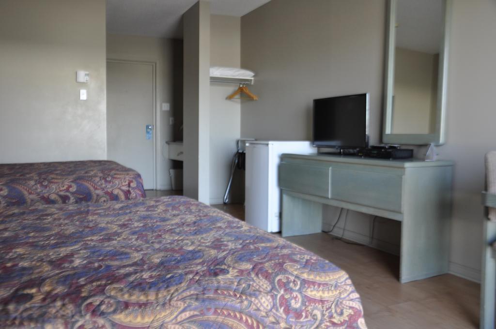 Motel Les Pignons Verts Buckingham Room photo