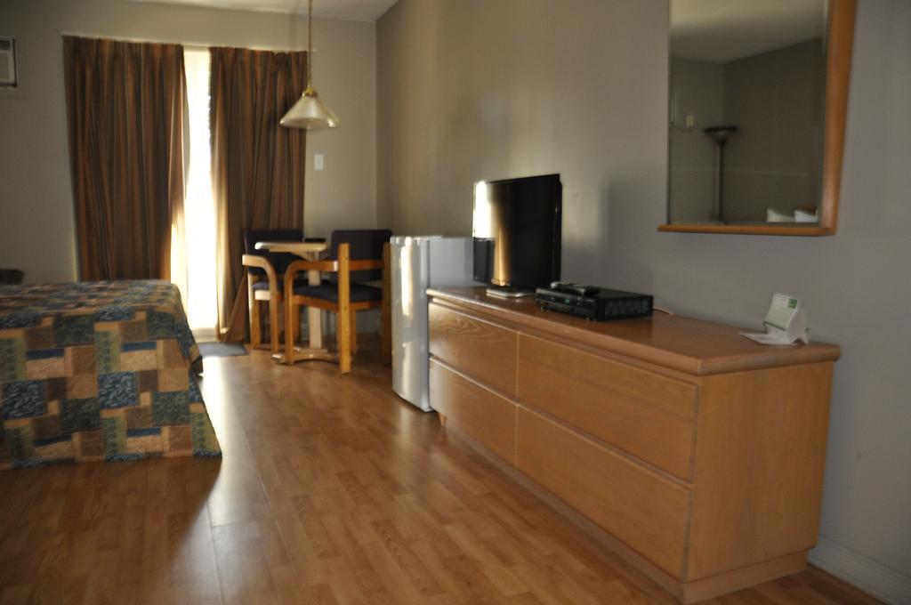 Motel Les Pignons Verts Buckingham Room photo