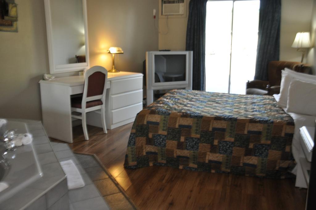 Motel Les Pignons Verts Buckingham Room photo