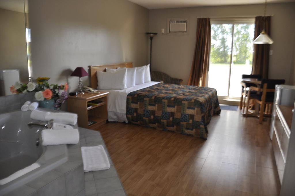 Motel Les Pignons Verts Buckingham Room photo