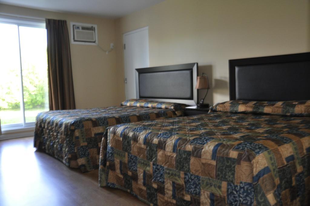 Motel Les Pignons Verts Buckingham Room photo