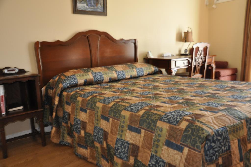 Motel Les Pignons Verts Buckingham Room photo